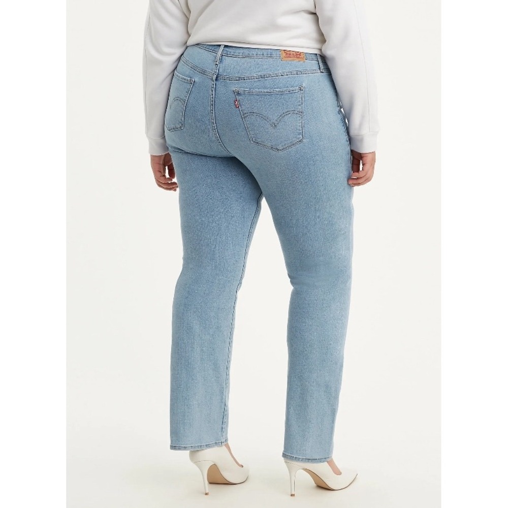 NWT Levi's  Classic Straight Jeans Women's 18 Short W34 L28 Light Blue‎ Wash